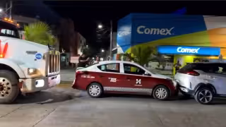 Taxi provoca carambola en Ciudad del Carmen; no hay lesionados