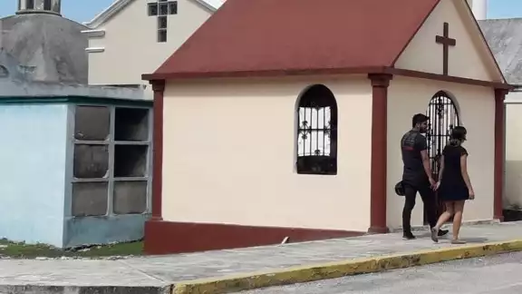 Según el planteamiento de la Comisión de Salud del Ayuntamiento de Cozumel, las tumbas se rentarían hasta que llegue el momento de la exhumación del cadáver par dar paso a otro Según el planteamiento de la Comisión de Salud del Ayuntamiento de Cozumel, las tumbas se rentarían hasta que llegue el momento de la exhumación del cadáver par dar paso a otro