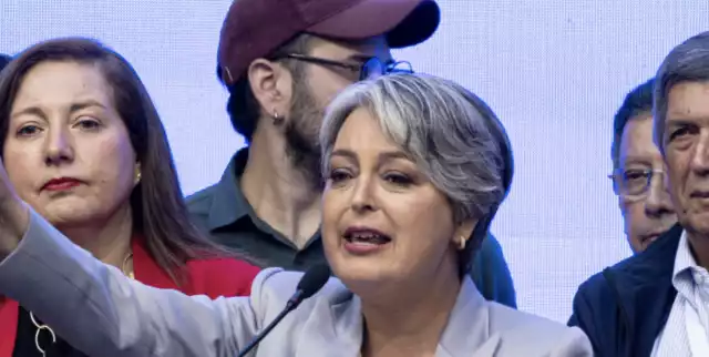 Jeannette Jara admite su derrota frente al ultraderechista José Antonio Kast en Chile