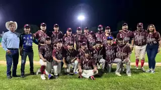 Potros se coronan campeones del torneo de softbol mixto nocturno tras ganar la serie final frente a Sabancuy
