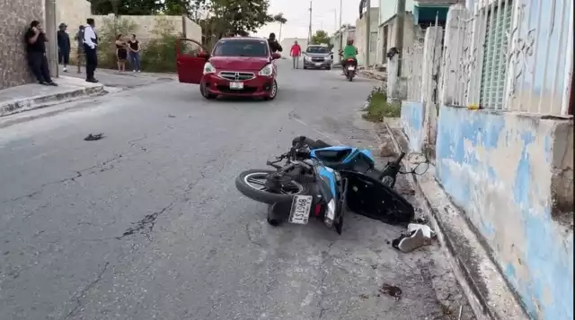 La motocicleta quedó sobre la cinta asfáltica de la vía.