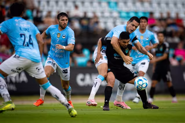 Cancún FC no pudo mantener la ventaja en el partido y terminó eliminado.