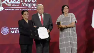 AMLO aseguró que la ceremonia “son reconocimientos a su labor en beneficio de nuestro pueblo”
