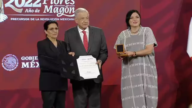 AMLO aseguró que la ceremonia “son reconocimientos a su labor en beneficio de nuestro pueblo”