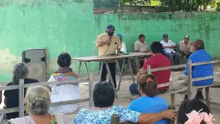 El comisario dijo que los pobladores deben aprovechar para solicitar que reparen las calles y los caminos sacacosechas, aunado a mejor alumbrado público en toda la Villa