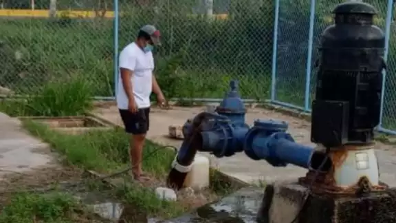 Carlos Calán Collí, encargado local, declaró que los empleados de la Comuna trabajaron en remodelaciones, lo que generó las afectaciones en el flujo Carlos Calán Collí, encargado local, declaró que los empleados de la Comuna trabajaron en remodelaciones, lo que generó las afectaciones en el flujo
