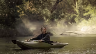 Ápex en Netflix: quién es quién en la película con Charlize Theron y Taron Egerton