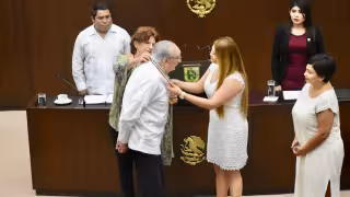 Fernando Ojeda Llañez es el recipiendario de la medalla 'Héctor Victoria'