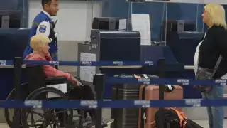 Los pasajeros varados no fueron informados del cambio de horario del vuelo