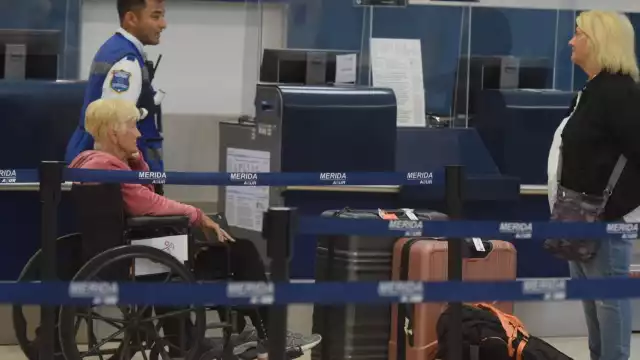 Los pasajeros varados no fueron informados del cambio de horario del vuelo