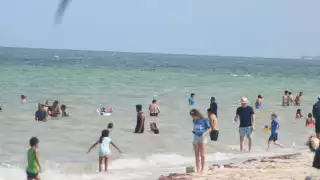 Visitantes abarrotan Progreso en el primer domingo del 2023