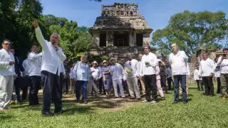 AMLO encabezó el recorrido como el Presidente anfitrión