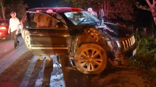 Choque entre taxi y camioneta deja un lesionado en Escárcega