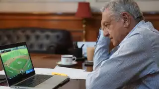 El mandatario señaló que "aquí vuela mucho la bola".
