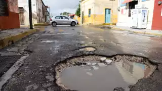 Baches en calles y avenidas, una constante citadina