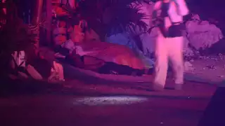 El hombre fue hallado tirado con varios impactos de bala. Foto: Por Esto!