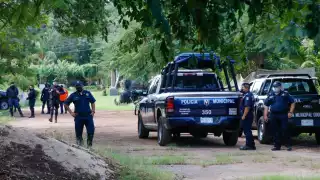 Al menos ocho policías en cuatro patrullas llegaron a la perrera municipal de Mérida