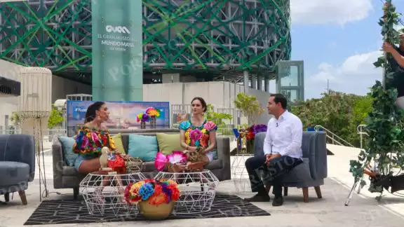 Mauricio Vila fue entrevistado por las conductoras de ¡Cuéntamelo Ya!, Cinthia Urías y Wendy Braga