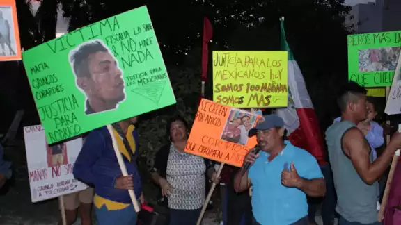 Una víctima de Chelem fue apedreada por un norteamericano de la tercera edad