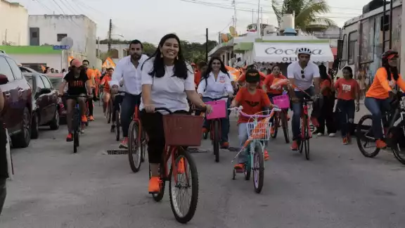 Cerca de 100 personas acompañaron a Vida Gómez en el inicio de su campaña en Progreso Cerca de 100 personas acompañaron a Vida Gómez en el inicio de su campaña en Progreso