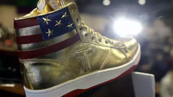Trump lanza su propia línea de sneakers