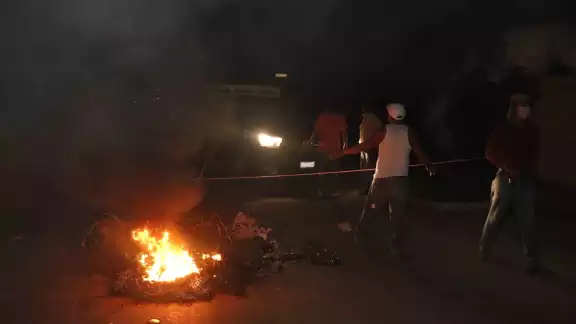 Bloquean vialidad por falta de energía eléctrica en fraccionamiento de Mérida: EN VIVO Bloquean vialidad por falta de energía eléctrica en fraccionamiento de Mérida: EN VIVO