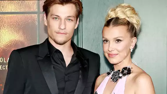 Millie Bobby y Jake Bongiovi anuncian su compromiso Millie Bobby y Jake Bongiovi anuncian su compromiso