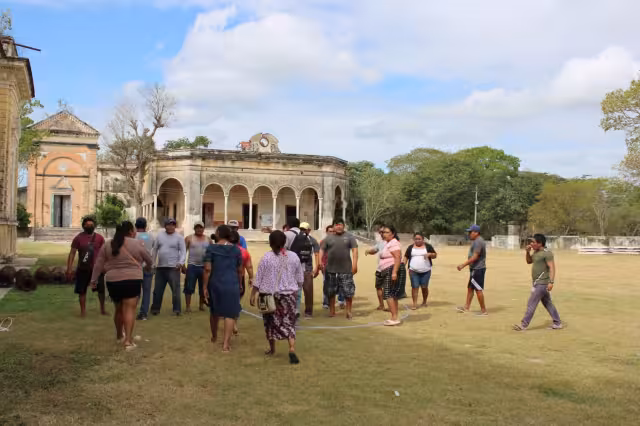 Lugareños acusaron al contratista intermediario apodado Chilango de amedrentarlos; señalan que este sujeto ha clausurado la entrada del sitio en varias ocasiones