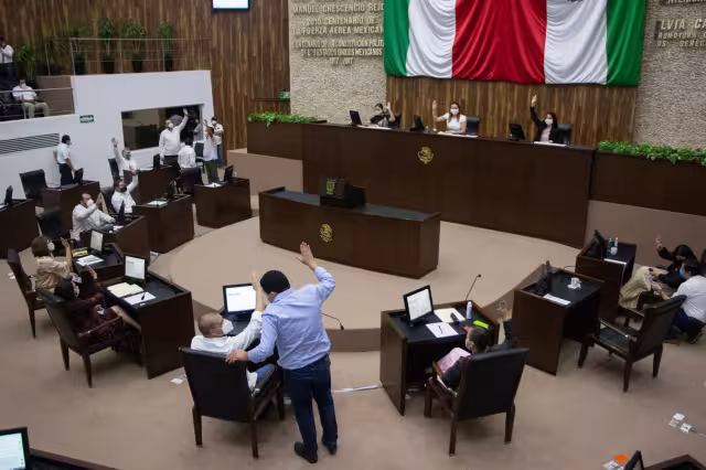 El funcionario que responda falsamente será penalizado de acuerdo a la ley