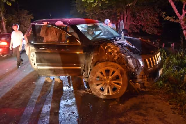 Choque entre taxi y camioneta deja un lesionado en Escárcega