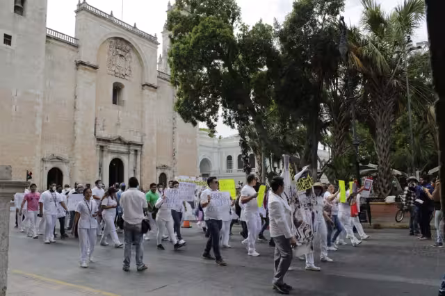 Es la segunda marcha que realizan médicos de Yucatán esta semana