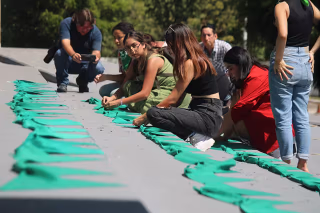 Las feministas se manifiestan a las afueras del Congreso de Yucatán