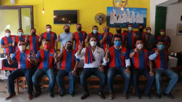 El candidato Erik Rihani orgulloso de vestir la playera y pertenecer a la familia de Tiburones de Progreso