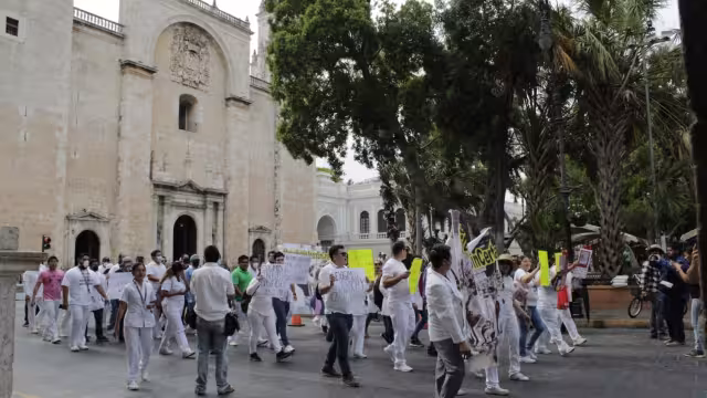 Es la segunda marcha que realizan médicos de Yucatán esta semana