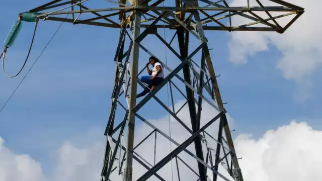 La mujer estuvo más de 6 horas arriba de la torre