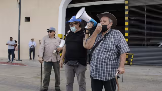 Los jubilados de Pemex cerraron la calle 60 en Mérida