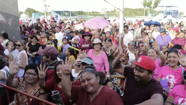 Son miles de personas quienes esperan a la candidata Claudia Sheinbaum en Progreso