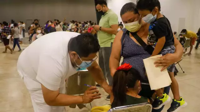 Tan sólo en el módulo del Centro de Convenciones Siglo XXI, se han aplicado 9 mil 50 dosis