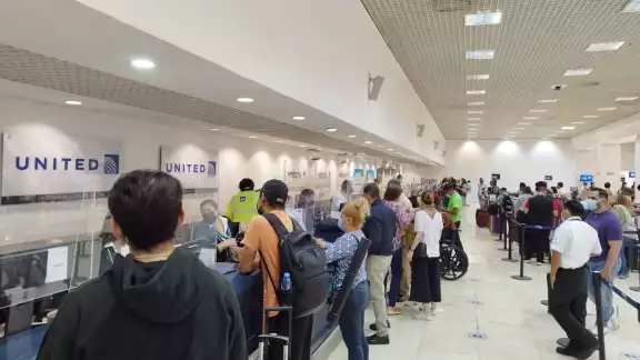 Según lo programado, a las 08:10 llega el vuelo 1100 de Viva Aerobús de México al aeropuerto de Mérida Según lo programado, a las 08:10 llega el vuelo 1100 de Viva Aerobús de México al aeropuerto de Mérida