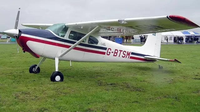 La avioneta iba tripulada por estudiantes