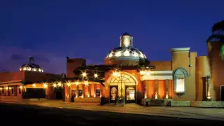 El propietario de los edificios donde operan los hoteles Misión de Puebla y Orizaba, indicó que la cadena le debe más dos años de renta