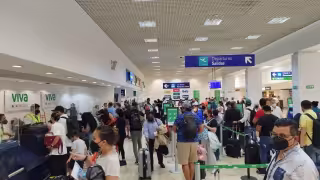 A las 6:59 tocó pista el vuelo 572 de Volaris de la ruta CDMX-Mérida