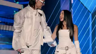 Peso Pluma y Nicki Nicole protagonizan romántico momento en Navidad