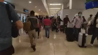 Los primeros vuelos en despegar fueron con rumbo a Ciudad de México y Monterrey