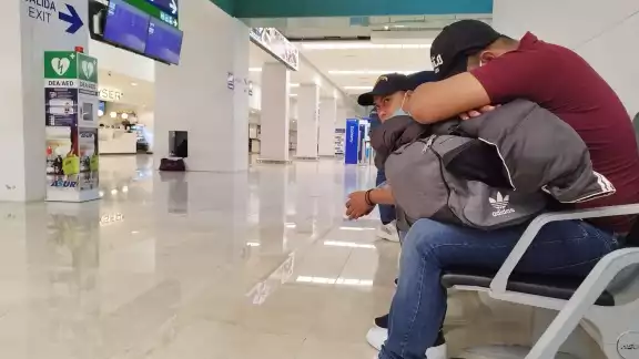 A las 10:05 llega el vuelo 9021 de Viva Aerobus que cubre la ruta a Veracruz A las 10:05 llega el vuelo 9021 de Viva Aerobus que cubre la ruta a Veracruz