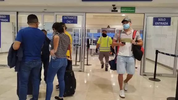 Se tiene programado que de las 08:00 a las 09:30 horas llegan cuatro vuelos de la Ciudad de México dos de Aeroméxico Se tiene programado que de las 08:00 a las 09:30 horas llegan cuatro vuelos de la Ciudad de México dos de Aeroméxico