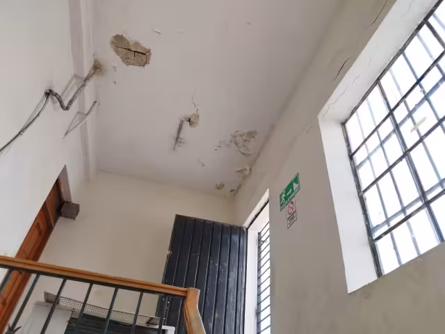 Empleados de la UADY manifestaron su preocupación ante las condiciones del inmueble por el peligro que representa a los alumnos