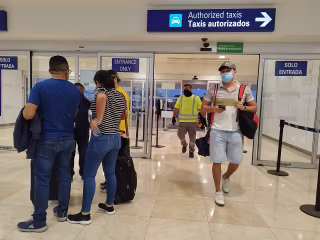 Se tiene programado que de las 08:00 a las 09:30 horas llegan cuatro vuelos de la Ciudad de México dos de Aeroméxico