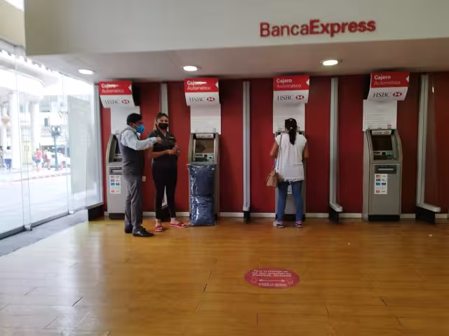 Solo funcionarán los servicios esenciales, como los médicos, y cajeros electrónicos