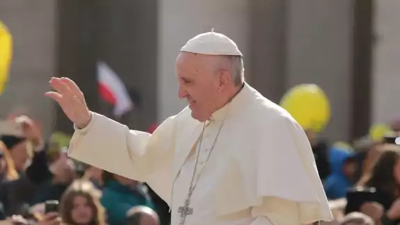 El Vaticano establecen mantener la mascarilla en interior y espacios abiertos. Foto: Twitter del Papa Francisco El Vaticano establecen mantener la mascarilla en interior y espacios abiertos. Foto: Twitter del Papa Francisco